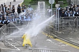 Hình ảnh đụng độ giữa cảnh sát và người biểu tình Hong Kong
