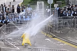 Hình ảnh đụng độ giữa cảnh sát và người biểu tình Hong Kong