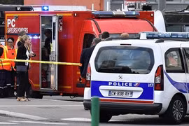 Tấn công bằng dao tại trường học ở Pháp