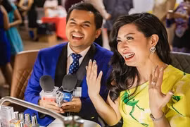 Ca sĩ Nguyễn Hồng Nhung khoe nhẫn kim cương triệu đô 