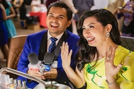 Ca sĩ Nguyễn Hồng Nhung khoe nhẫn kim cương triệu đô 