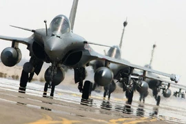 Pháp không kích, hủy trung tâm tiếp dầu của phiến quân IS