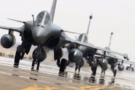 Pháp không kích, hủy trung tâm tiếp dầu của phiến quân IS