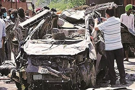 Ấn Độ: Xe buýt lao xuống hẻm núi, 44 người thương vong