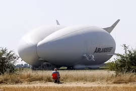 Cận cảnh chiếc máy bay lớn nhất thế giới