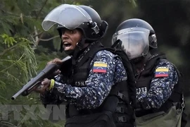 Vì sao Venezuela điều 3.000 binh sỹ tới biên giới với Colombia?