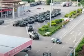 Vì sao xe bọc thép Trung Quốc xuất hiện gần Hong Kong?