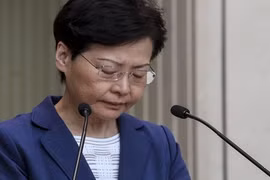 Đặc khu trưởng Hong Kong: Biểu tình đang đẩy thành phố "xuống vực thẳm"