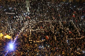 Biểu tình phản đối cải tổ Tòa án Tối cao Ba Lan