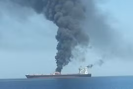 Nổ tàu chở dầu Iran gần một hải cảng Saudi Arabia