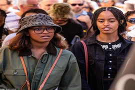 Ái nữ nhà ông Obama “hút” ống kính truyền thông khi thăm Pháp