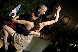 Video các nhà lãnh đạo trên thế giới “trổ tài” khiêu vũ