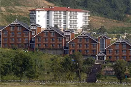 Mục kích loạt biệt thự Hàn Quốc trên núi Kim Cương bị ông Kim bắt đập bỏ