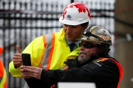 Ấn tượng ảnh “tự sướng” của các chính trị gia thế giới