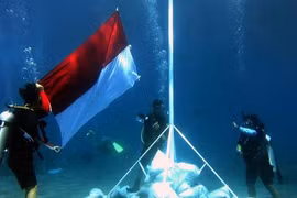 Ấn tượng lễ thượng cờ độc đáo chào mừng ngày Quốc khánh Indonesia