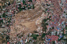 Kinh hoàng ngôi làng Indonesia bị “xóa sổ” sau thảm họa kép