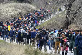 EU “lo” 450.000 di dân từ Libya tràn vào Châu Âu