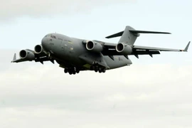 Máy bay vận tải của Mỹ hạ cánh khẩn tại Nhật vì cháy