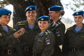 Ngắm những “bông hồng thép” của biệt kích dù Nga