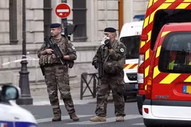 Đâm dao tại đồn cảnh sát Paris, 5 người thiệt mạng