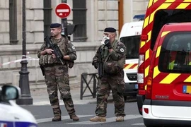Đâm dao tại đồn cảnh sát Paris, 5 người thiệt mạng
