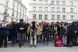 Xúc động chia sẻ của người dân Paris sau vụ cháy nhà thờ