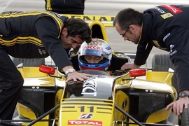 Ấn tượng loạt ảnh Tổng thống Nga Putin “trổ tài” lái xe