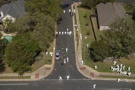 Mỹ treo thưởng "khủng" để tìm kẻ đánh bom hàng loạt ở Texas