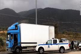 Giải cứu hàng chục người nhập cư khỏi xe tải đông lạnh