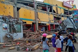 Động đất, sóng thần ở Indonesia: Số người chết tăng vọt lên 384