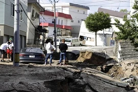 Tan hoang hiện trường động đất ở Nhật Bản giữa siêu bão Jebi