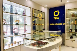 Giám đốc Vàng bạc đá quý Sài Gòn SJC cùng 5 cán bộ bị bắt