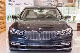 Chi tiết xe sang BMW 730Li giá 4,1 tỷ tại Việt Nam