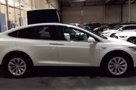 SUV “hàng khủng” Tesla Model X 2016 xuất hiện tại VN?