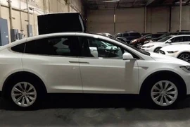SUV “hàng khủng” Tesla Model X 2016 xuất hiện tại VN?