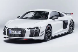 Audi R8 “nâng đời” siêu xe đua với gói độ chính hãng