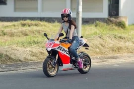 Chân ngắn Việt "nài cứng" Honda MSX125 độ siêu môtô