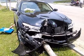 BMW 730Li hơn 4 tỷ “nát đầu” khi khách Việt lái thử 