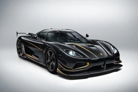 Siêu xe sợi carbon, dát vàng Koenigsegg Agera RS 