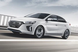 Hyundai nhận giải thưởng tại Đức nhờ “xe xanh” IONIQ