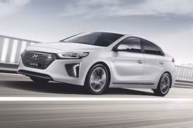 Hyundai nhận giải thưởng tại Đức nhờ “xe xanh” IONIQ