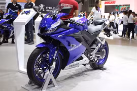 Yamaha Việt Nam công bố môtô R15 2017 giá 90 triệu