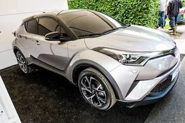 Cận cảnh mini SUV Toyota CH-R sắp được "chốt giá"