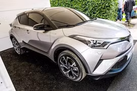 Cận cảnh mini SUV Toyota CH-R sắp được "chốt giá"