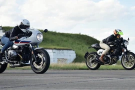 Phái đẹp gợi cảm và cá tính ra sao khi đua môtô PKL?