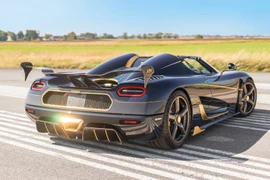 “Lóa mắt” trước siêu xe hàng thửa, dát vàng Koenigsegg 