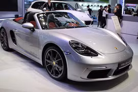 Siêu xe mui trần Porsche 718 Boxster giá 3,5 tỷ tại VN