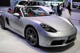 Siêu xe mui trần Porsche 718 Boxster giá 3,5 tỷ tại VN