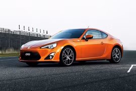 Loạt "xế hộp" ế khách bán chẳng ai mua tại Việt Nam