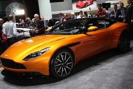 “Soi từng ngóc ngách” siêu coupe Aston Martin DB11 mới